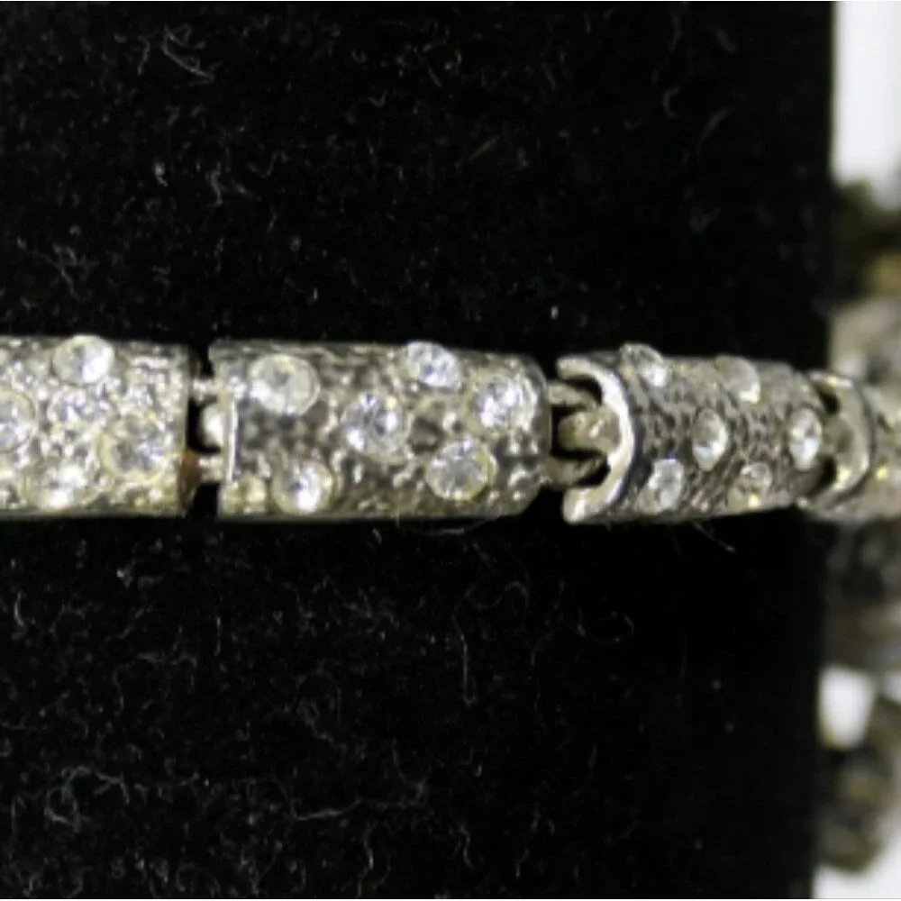 Rhinestone Cat Bracelet - Body/Tail Encrusted with Clear Stones, green eyes 7.5